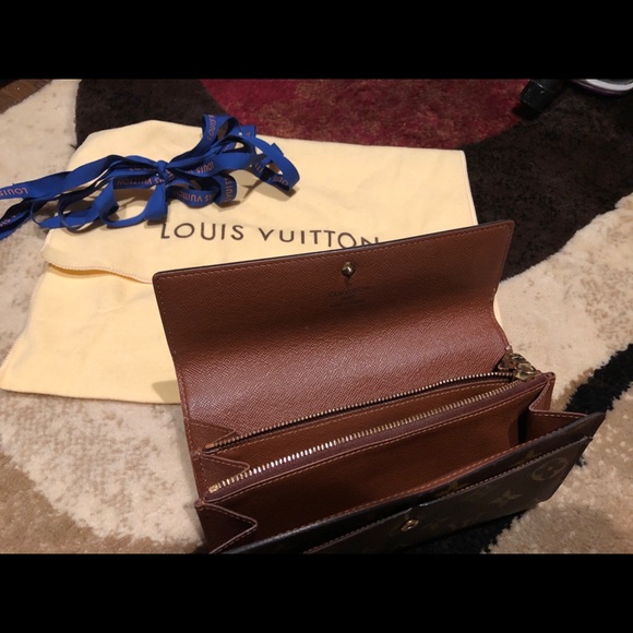 🌟🌟💯Authentic LV Sarah Wallet🌟🌟 - Picture 2 of 14